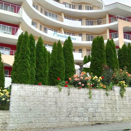 Marina Residence Complex Kavarna Bagian luar foto