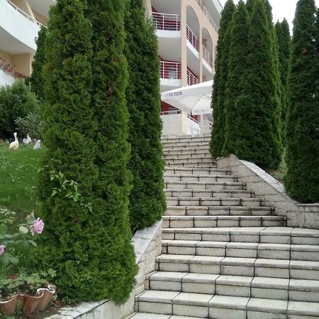 Marina Residence Complex Kavarna Bagian luar foto