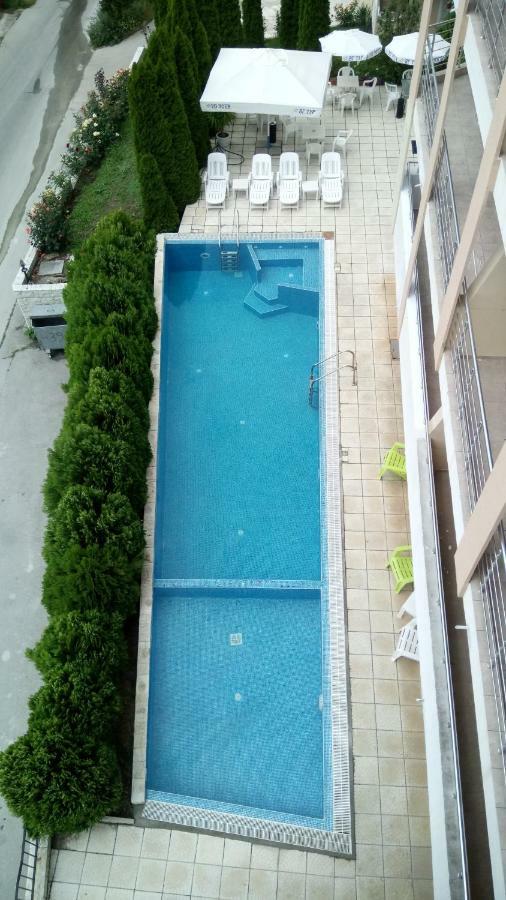Marina Residence Complex Kavarna Bagian luar foto
