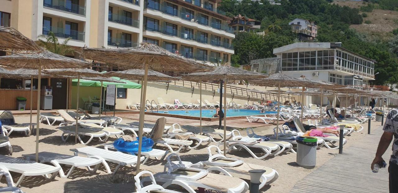 Marina Residence Complex Kavarna Bagian luar foto